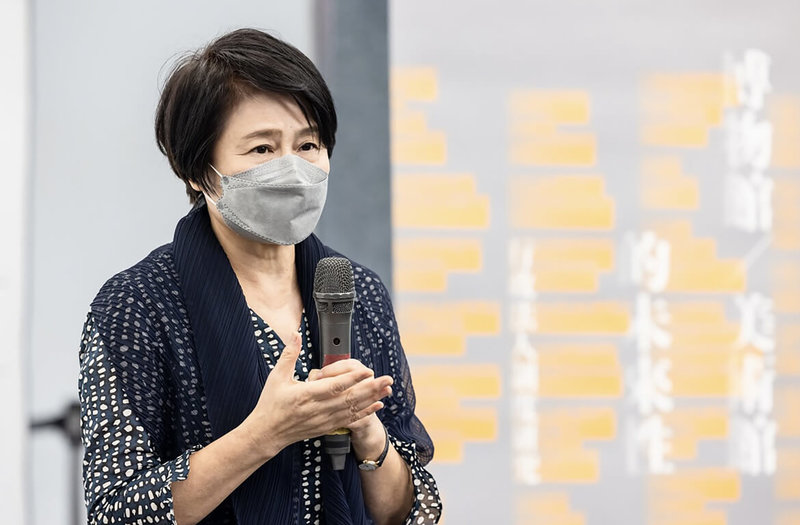 國藝會董事長林曼麗發想主持的「博物館/美術館的未來性:行政法人制度研究」21日出書,林曼麗認為,國內對於相關討論仍受限於對博物館與美術館法人制度認識的不足,盼透過這個計畫與出書,能有助台灣博物館與美術館迎向21世紀的挑戰。(國藝會提供)中央社記者趙靜瑜傳真 111年1月21日