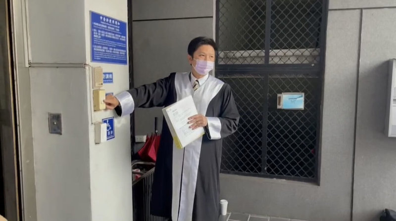 台中市追分國小前校長李順涼日前在廣播節目影射台中捷運藍線規劃改變,與台中市長盧秀燕家族利益有關,盧秀燕與丈夫廖述嘉21日委託律師王俊文(圖)對李順涼提告涉嫌誹謗。(王俊文提供)中央社記者蘇木春傳真 111年1月21日