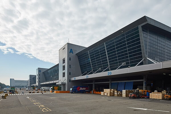 遠雄集團21日證實位於桃園市大園區的自貿港區有員工確診,遠雄表示,已安排執勤員工、廠商人員進行快篩。(圖取自遠雄自貿港區網頁ftz.com.tw)