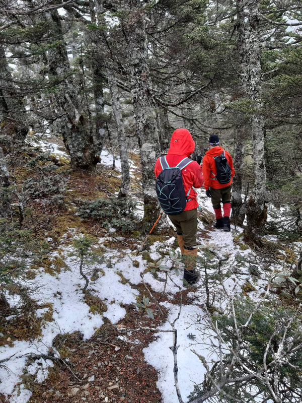 錢姓聽障人士申請攀登雪山西稜線、聖稜線,預計15日下山,7日卻失去聯繫,台中市消防局21日上午發現遺體,因現場天候惡劣,搜救人員先行下撤,等待天候許可,另行規劃後送遺體事宜。(民眾提供)中央社記者趙麗妍傳真 111年1月21日