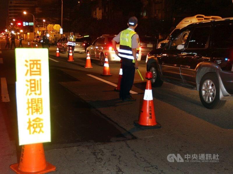 立法院司法及法制委員會21日初審通過刑法第185之3條條文修正草案,酒駕未肇事的刑責,從現行的2年以下有期徒刑改為3年以下。(中央社檔案照片)