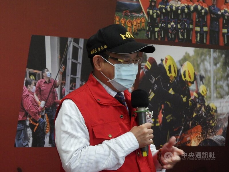 消防署副署長李永福22日出席花蓮縣消防局特種搜救隊暨吉安分隊落成啟用典禮,致詞時強調中央一定會做地方最好後盾。中央社記者張祈攝 111年1月22日