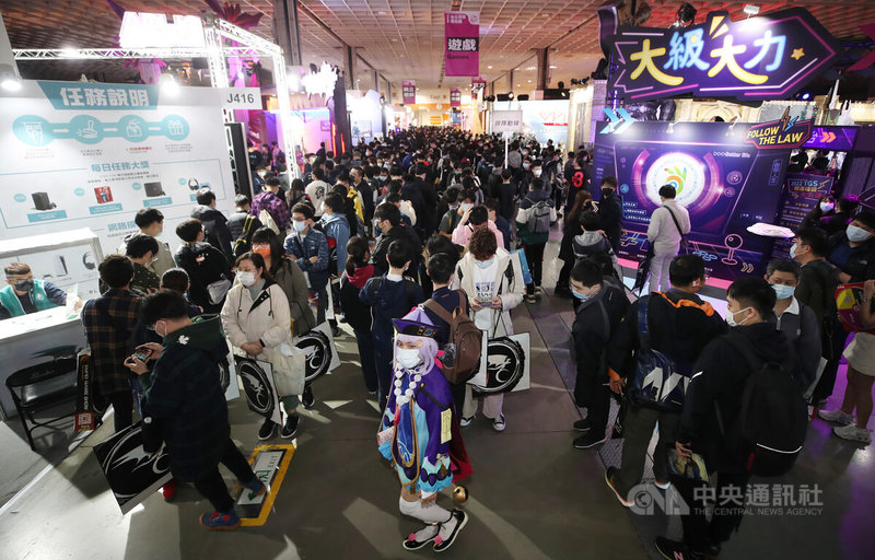 2022台北國際電玩展22日在南港展覽館如期登場,考量防疫,每天都有人流的上限控管。中央社記者張新偉攝 111年1月22日