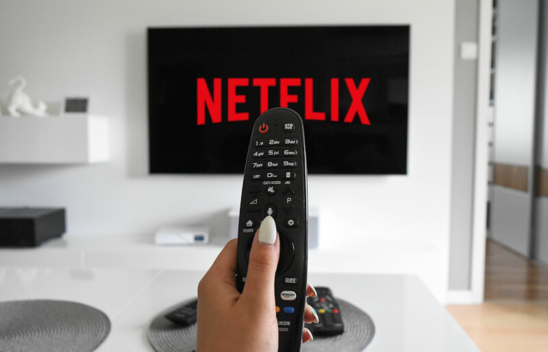 串流影音平台Netflix財報令人失望,股價重挫拖累科技股續挫,那斯達克指數進入修正。(圖取自Pixabay圖庫)
