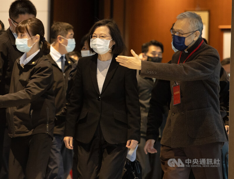 經國七海文化園區暨蔣經國總統圖書館22日舉行開幕典禮,總統蔡英文(前中)出席。中央社記者謝佳璋攝 111年1月22日