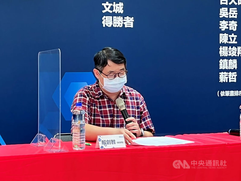 台北市補習教育事業協會23日邀請多名教師一同分析111年學測數學B試題,補教老師解創智(圖)認為難度合理、中間偏易,但沒有到非常容易。中央社記者陳至中攝 111年1月23日