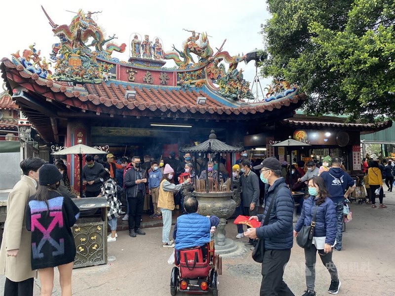 春節正月初一發錢母、正月十六「吃丁酒」是南投竹山紫南宮年度盛事,考量國內COVID-19疫情升溫,廟方23日宣布,停止今年初一發錢母、吃丁酒活動。圖為紫南宮。中央社記者蕭博陽南投攝 111年1月23日