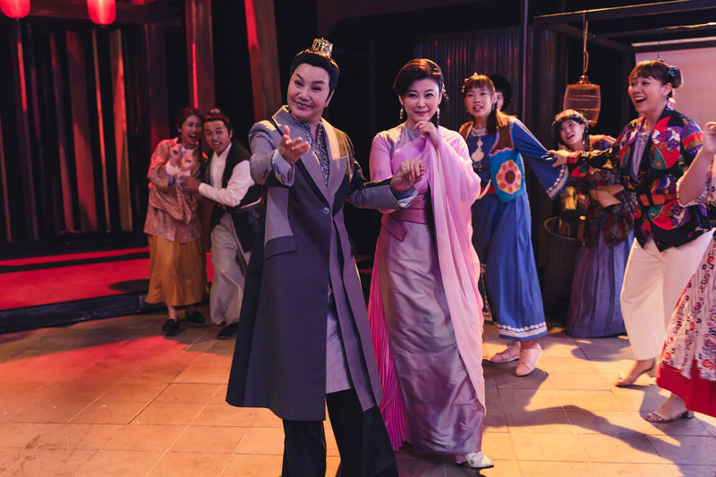 演員唐美雲(前左)與方馨(前右)感情線成為「孟婆客棧」劇情焦點之一,方馨也開心自認因戲打開諧星細胞。(公視台語台提供)中央社記者葉冠吟傳真 111年1月23日