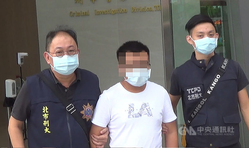 台北市警案局刑事警察大隊表示,一名男子日前在臉書結識外貌姣好的女網友,日久生情後,不料卻因此誤入詐騙陷阱,男子匯出近新台幣300萬元後才知受騙,北市警循線逮4嫌送辦,發現女網友實為男兒身。(翻攝照片)中央社記者黃麗芸傳真 111年1月23日