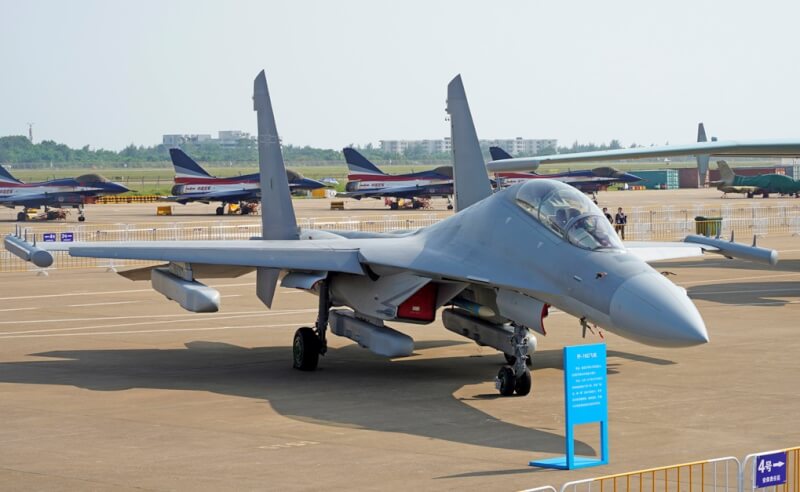 空軍24日晚發布共機動態,13架共機侵擾台灣西南防空識別區,其中殲16D電子作戰機首度現蹤。圖為殲16D同型機。(圖取自國防部網頁mnd.gov.tw)