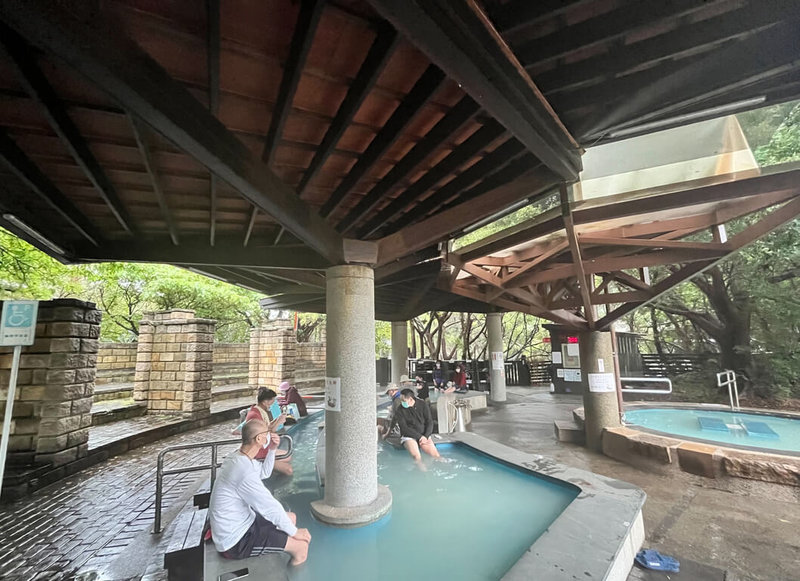 因應農曆春節將至,台北市產發局24日表示,北投區復興公園、泉源公園及硫磺谷溫泉(圖)泡腳池自1月29日起休園10天。(台北市產發局提供)中央社記者黃麗芸傳真 111年1月24日