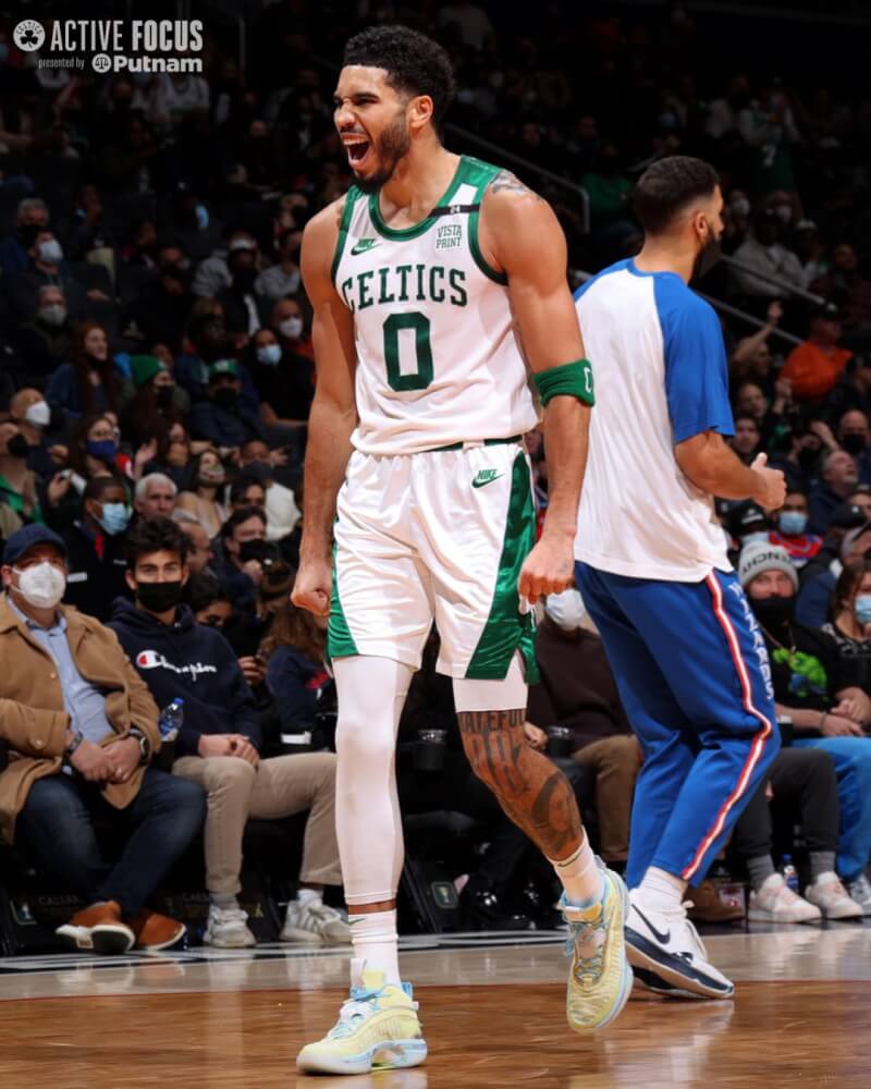 NBA波士頓塞爾蒂克球星塔特姆(前)23日轟下本季新高51分,率領全隊擊敗華盛頓巫師。(圖取自facebook.com/bostonceltics)