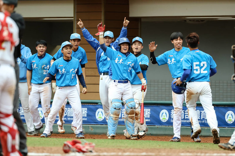 110學年度大專棒球聯賽(公開一級)4強決賽,台東大學24日以5比4擊敗輔仁大學,隊史首度闖進大專聯賽冠軍戰。(大專體總提供)中央社記者謝靜雯傳真 111年1月24日