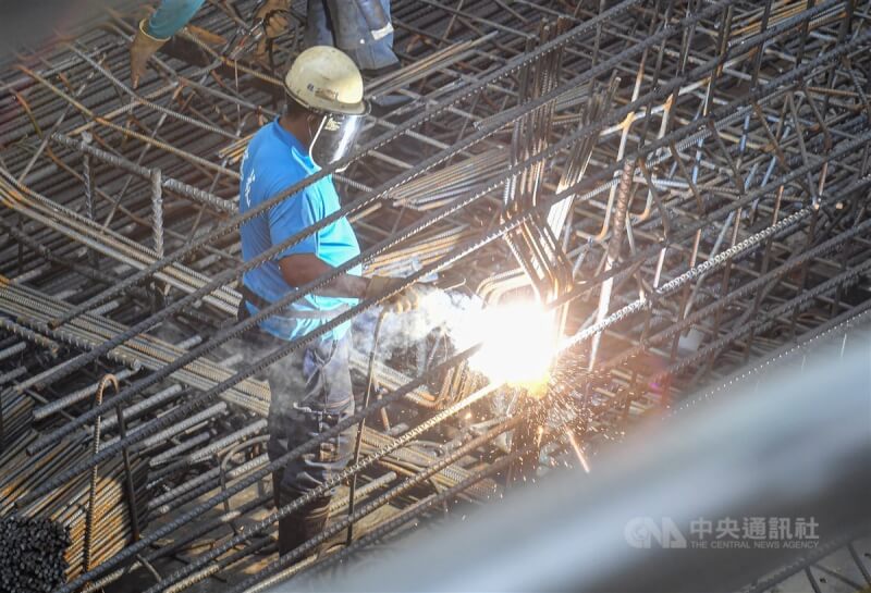 經濟部統計處24日公布去年工業生產指數為131.48、製造業生產指數為133.62，雙雙創下歷年新高紀錄。（中央社檔案照片）