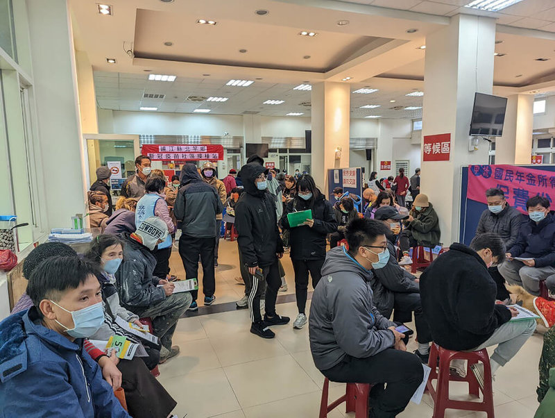 為提升疫苗覆蓋率,連江縣首度在北竿鄉開設社區接種站25日開打,讓北竿軍民在農曆年前可施打疫苗追加劑,避免跨島移動。(北竿居民提供)中央社記者邱筠馬祖傳真 111年1月25日