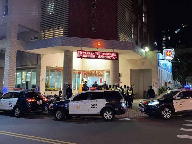 春節連假將至,台中市警察局25日指出,「加強重要節日安全維護工作」開跑到2月7日為止,希望能守護民眾返鄉團圓、出遊平安。(警方提供)中央社記者郝雪卿傳真 111年1月25日