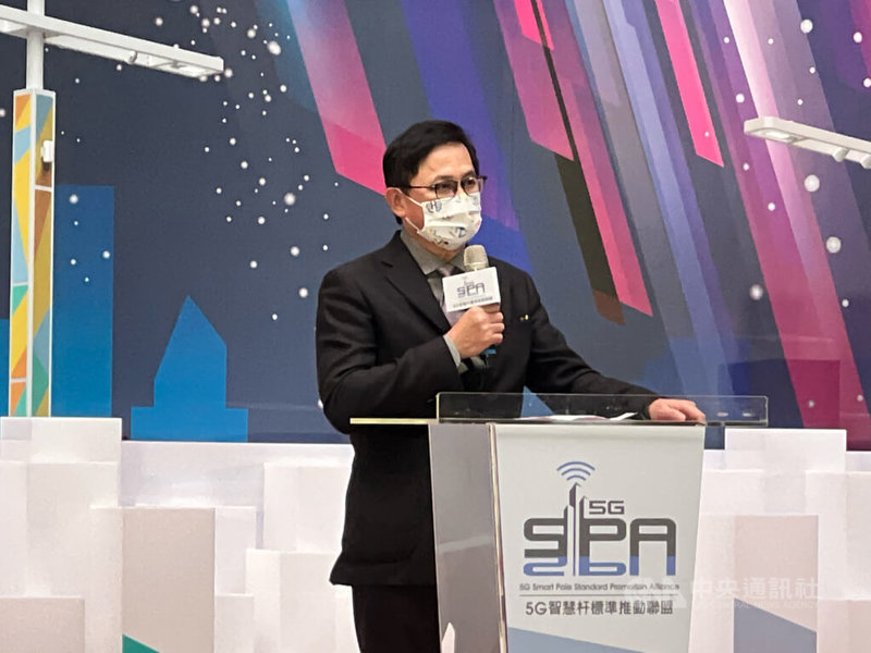 5G智慧杆標準推動聯盟25日宣布啟動場域驗證(POC),童子賢以聯盟會長身分出席。中央社記者吳家豪攝 111年1月25日
