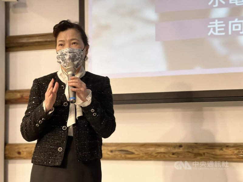 經濟部25日舉辦年終記者會,部長王美花在會中說明去年施政成果,以及今年施政重點。中央社記者梁珮綺攝 111年1月25日