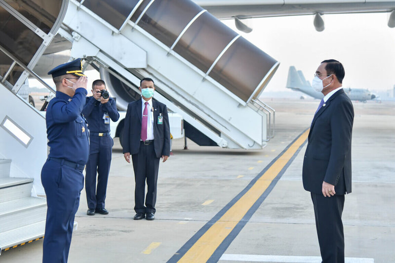 泰國總理帕拉育(Prayut Chan-o-cha)(右)今明兩天應沙烏地阿拉伯王子穆罕默德.沙爾曼的邀請訪問沙國,這是兩國33年以來首度有高層官員對話。(泰國總理府提供)中央社記者呂欣憓曼谷傳真 111年1月25日