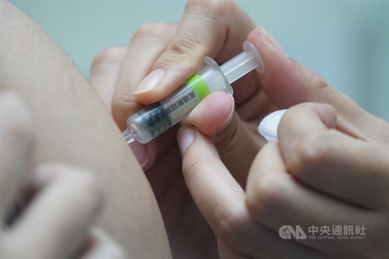 高端疫苗25日表示,經過多項測試,去年底篩選出以高度免疫脫逃的Beta株為基礎次世代候選疫苗。(中央社檔案照片)