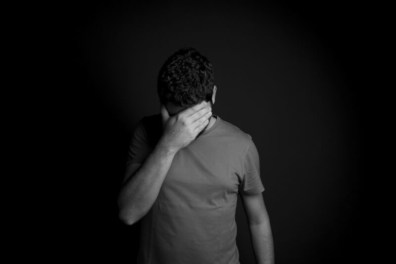 一名男子久病厭世請求父親協助解決生命,法院依加工自殺罪判這名父親有期徒刑1年6個月,緩刑3年。(示意圖/圖取自Pixabay圖庫)