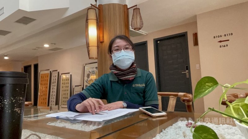 金門陸島酒店董事長特助許瑞芸表示,中國進出口銀行廈門分行以對台項目可能存在風險為由,要求提前一次性歸還貸款餘額,酒店無力繳交,將在近日申請破產。中央社記者黃慧敏攝 111年1月25日