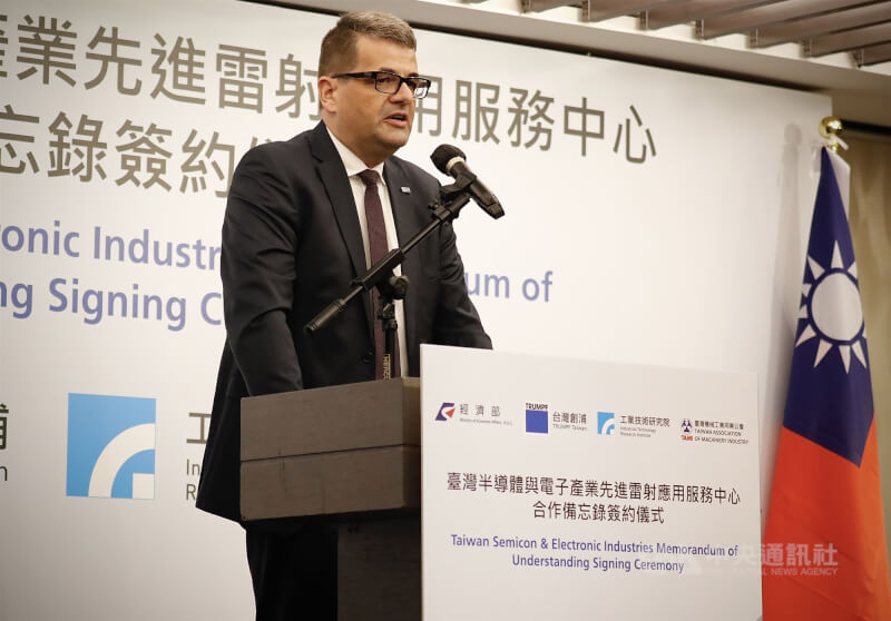 台德2021年雙邊貿易額首次突破200億美元大關,以機械與電機設備為大宗。德國經濟辦事處長林百科(圖)表示,進出口數據反映彼此平等互惠,有利人工智慧、生物科技等合作。(中央社檔案照片)
