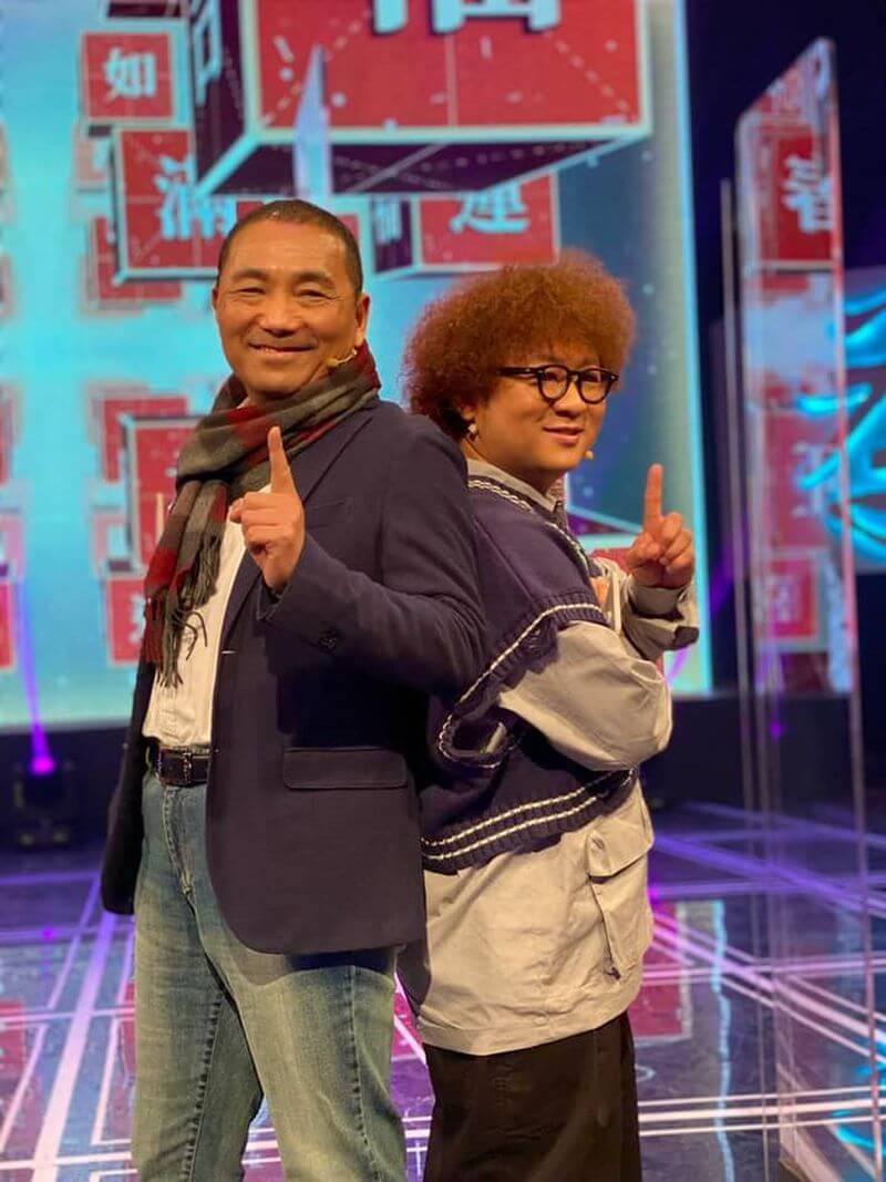 藝人納豆(右)24日傳出腦出血住院開刀治療,他的舅舅新北市長侯友宜(左)希望大家集氣,助納豆度過難關。(圖取自納豆臉書facebook.com)