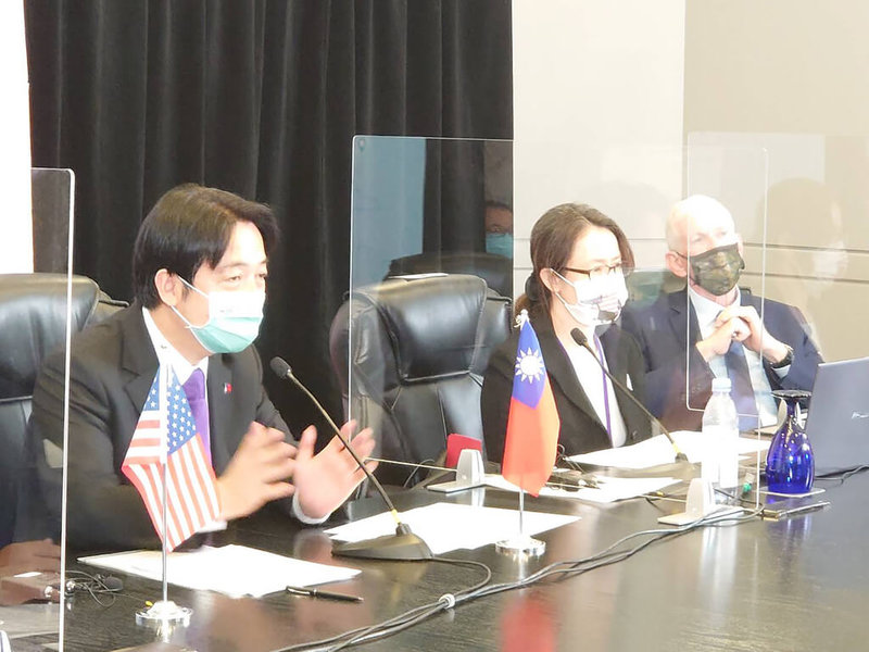 副總統賴清德出訪友邦宏都拉斯,25日過境美國洛杉磯,透過線上視訊會晤17名聯邦國會議員。(總統府提供)中央社記者林宏翰洛杉磯傳真 111年1月26日
