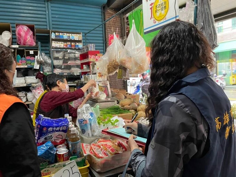 高雄市政府衛生局近日抽查年節食品共112家業者、139件,結果有2件巴西蘑菇檢出重金屬「鎘」超標、1件蘿蔔農藥殘留不符規定。(高雄市政府提供)中央社記者曾以寧傳真 111年1月26日