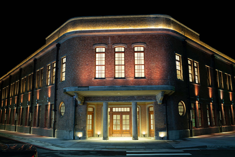基隆市漁會正濱大樓夜間點燈「以光展演」在農曆春節小年夜(30日)晚間登場,自晚間6時到9時,每30分鐘動態展演約2分鐘,邀請民眾春節期間前來基隆走春,一睹夜間古蹟之美。(基隆市政府提供)中央社記者王朝鈺傳真 111年1月26日