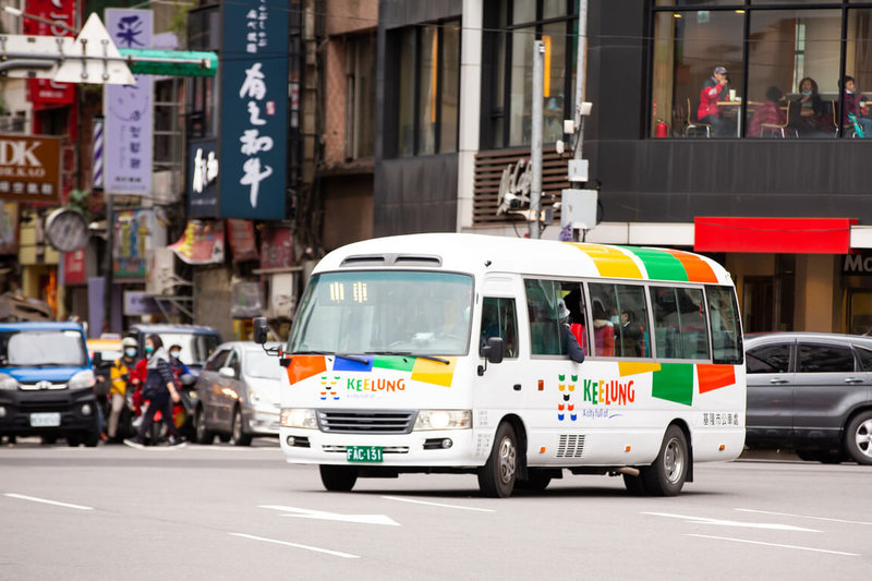 基隆市政府公車處29日起至31日專闢「年貨專車」行駛成功市場、果菜市場及仁愛市場,行駛時間從上午8時至中午12時,每小時整點各行駛1班次。(基隆市政府提供)中央社記者王朝鈺傳真 111年1月26日