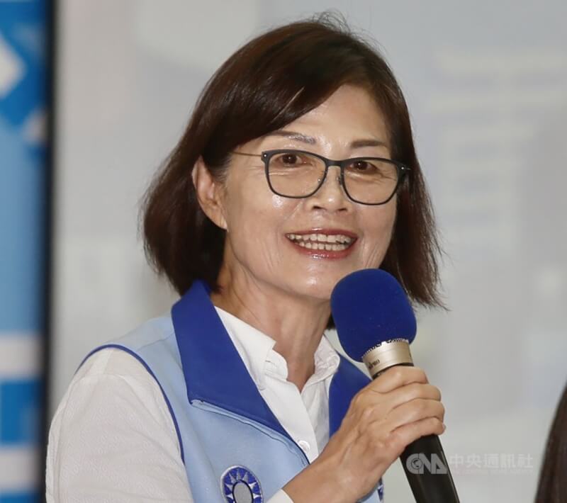國民黨高雄市議長曾麗燕(圖)涉偕胞妹低薪高報、虛報人頭詐領1330多萬元助理費,雄檢26日依貪污等罪起訴曾麗燕等13人。(中央社檔案照片)