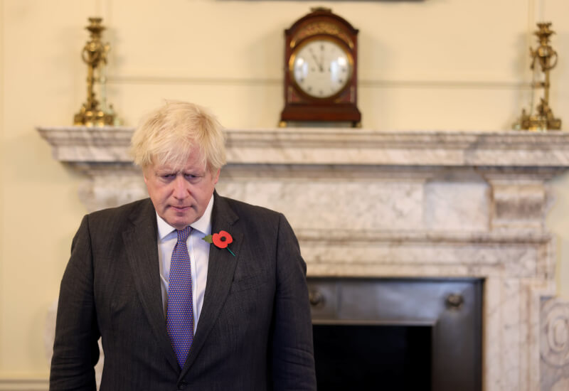 英國首相強生被爆料在防疫期間辦生日派對,政治生涯岌岌可危。(圖取自facebook.com/borisjohnson)