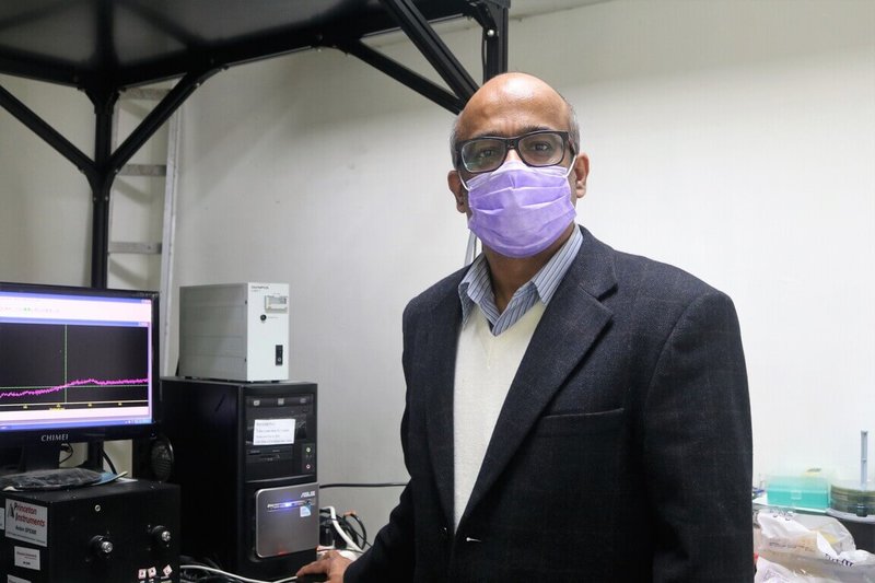 陽明交通大學生醫光電研究所教授薛特帶領的團隊結合奈米顆粒與雷射光,藉此增強拉曼光譜訊號,這項技術可讓重金屬檢測更靈敏且便利。(陽明交大提供)中央社記者許秩維傳真 111年1月27日