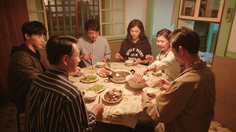 農曆春節即將到來,備受觀眾喜愛的台劇「俗女養成記」第1、2季將在春節連假期間重播,陪伴民眾宅在家防疫追劇。(華視提供)中央社記者葉冠吟傳真 111年1月27日