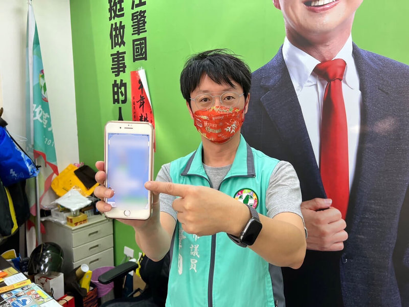 台中市政府日前公告一份春節後免透過1922平台預約第3劑的接種門診表,民進黨台中市議會黨團總召江肇國卻接獲陳情,有民眾致電預約,卻發現多數診所對這項政策毫不知情,甚至連疫苗分配數量都沒被通知。(江肇國服務處提供)中央社記者趙麗妍傳真 111年1月28日