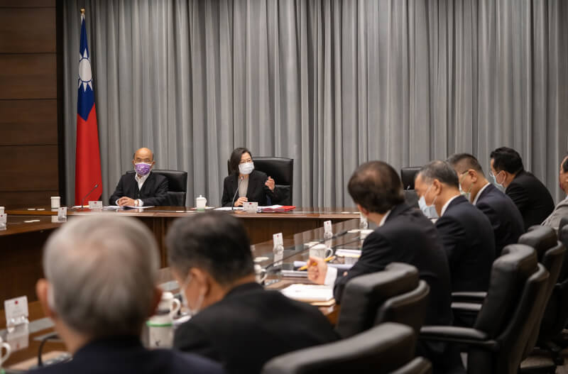總統蔡英文28日在總統府召開國安高層會議。(總統府提供)