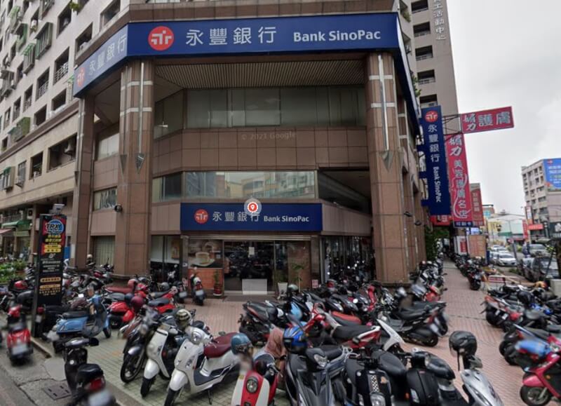 永豐銀行28日表示,台南永康分行有1名員工確診COVID-19。(圖取自Google地圖網頁google.com/maps)