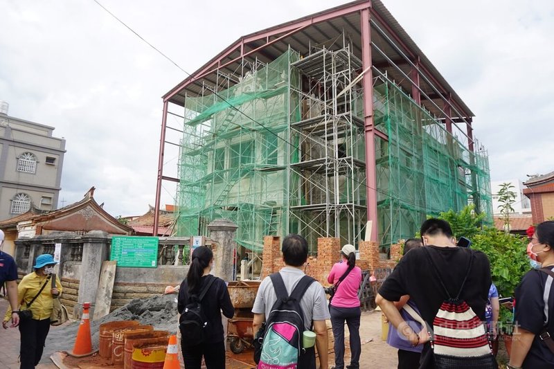 金門歷史建築張文帝洋樓建於1935年,由馬來西亞金僑張文帝寄款回鄉興建,金門縣政府2019年9月和文化部文資局合作,由文資局投入新台幣4140萬元預算修復。中央社記者黃慧敏攝 111年1月29日