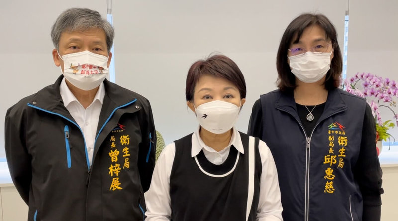 台中市28日公布2名COVID-19本土確診者,其中沙鹿區25歲女性(案18711)有台中足跡,台中市長盧秀燕(中)29日表示,市府第一時間已進行疫調,共匡列38名接觸者,經PCR篩檢結果全數陰性。(台中市政府提供)中央社記者郝雪卿傳真 111年1月29日