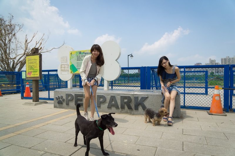 新北市目前有21座寵物公園或寵物運動場,各具特色,讓毛小孩春節也有去處。(新北農業局提供)中央社記者王鴻國傳真 111年1月31日