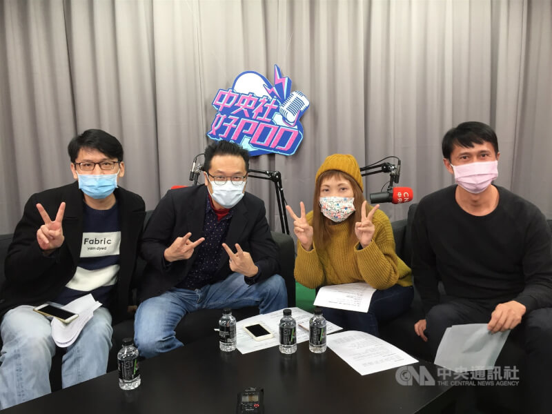 「中央社好POD」3個節目的4位主持人,左起分別為周永捷、邱祖胤、張若瑤與廖漢原,分享主持1季Podcast節目的心得。中央社記者吳桓中攝 111年1月31日