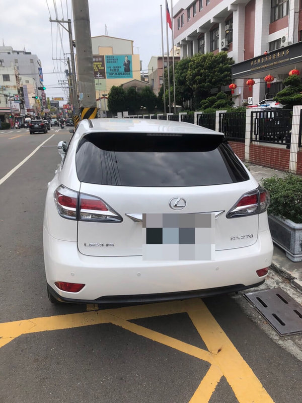 台北市警察局信義分局偵查隊小隊長蔡燦輝1月31日在彰化駕車（圖）跨越雙黃線擦撞他車卻逃離現場，事後到案酒測值超標，全案依公共危險罪嫌送辦。（民眾提供）中央社記者蕭博陽彰化傳真 111年2月1日