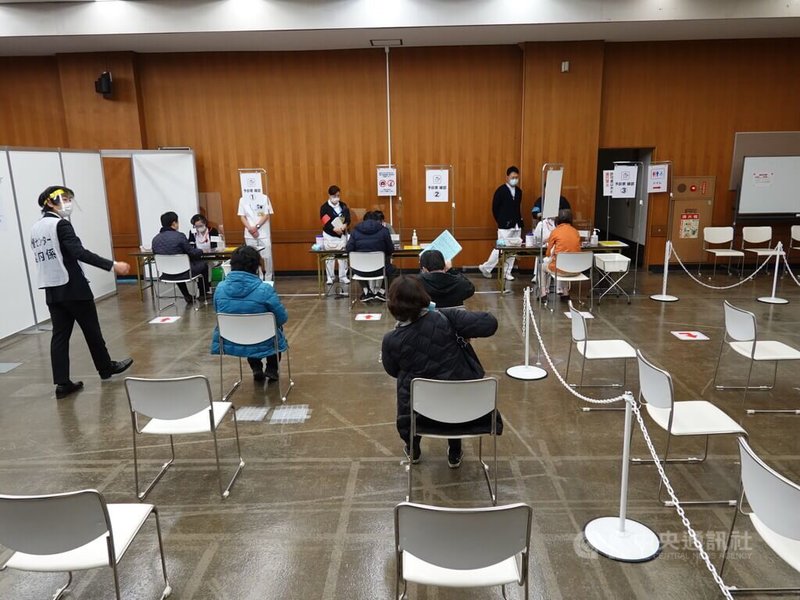 日本COVID-19(2019冠狀病毒疾病)疫情延燒,為促民眾打疫苗,日本首相岸田文雄2日表示,下週起東京大型接種中心(圖)單日可施打疫苗人數增為5000人。中央社記者楊明珠東京攝 111年2月2日