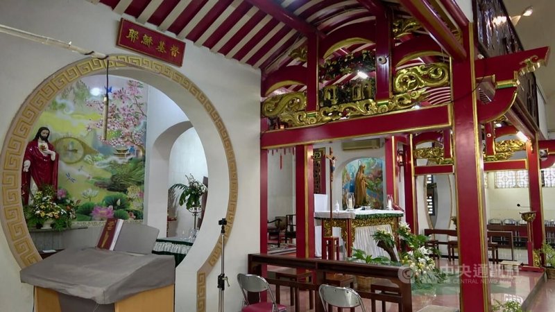 位於雅加達中國城的天主教法蒂瑪聖母堂原本是中國閩南傳統四合院民宅,名列印尼百大最美麗的教堂之一。攝於110年10月4日 中央社記者石秀娟雅加達攝 111年2月2日