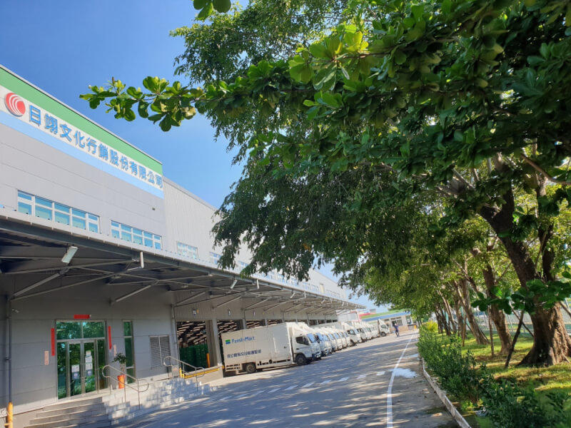 國內4日新增25例本土病例,其中日翊物流公司相關確診達10例。(圖取自日翊文化行銷公司網頁reyi-distribution.com)
