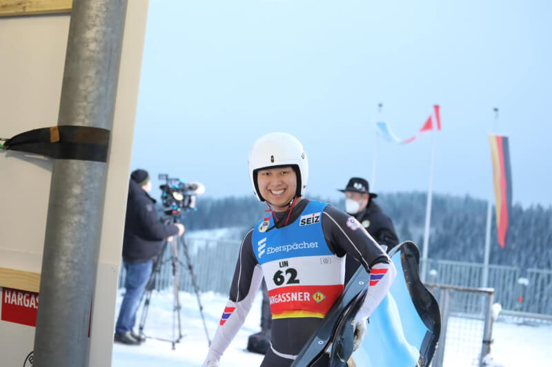 北京冬季奧運台灣代表隊賽程預計2月7日開始,雪橇女將林欣蓉將在女子單人雪橇項目出賽。(圖取自facebook.com/LinSinRongSinRongLin)