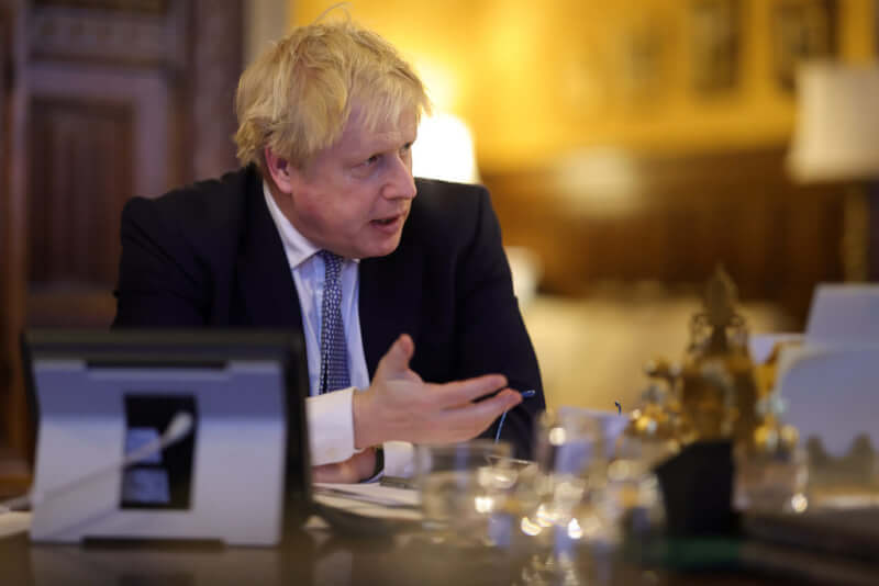 英國首相強生深陷危及職位的醜聞,在他試圖重整政府之際,4名幕僚3日相繼請辭。(圖取自facebook.com/borisjohnson)