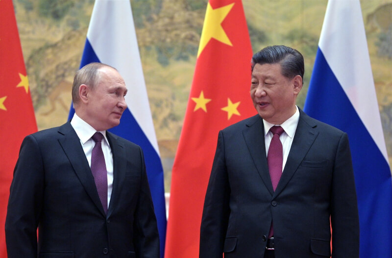 俄羅斯駐中國大使德尼索夫表示，俄羅斯總統蒲亭（左起）和中國國家主席習近平15、16日在烏茲別克會面。圖為2月4日蒲亭在北京會晤習近平。（圖取自twitter.com/KremlinRussia_E）